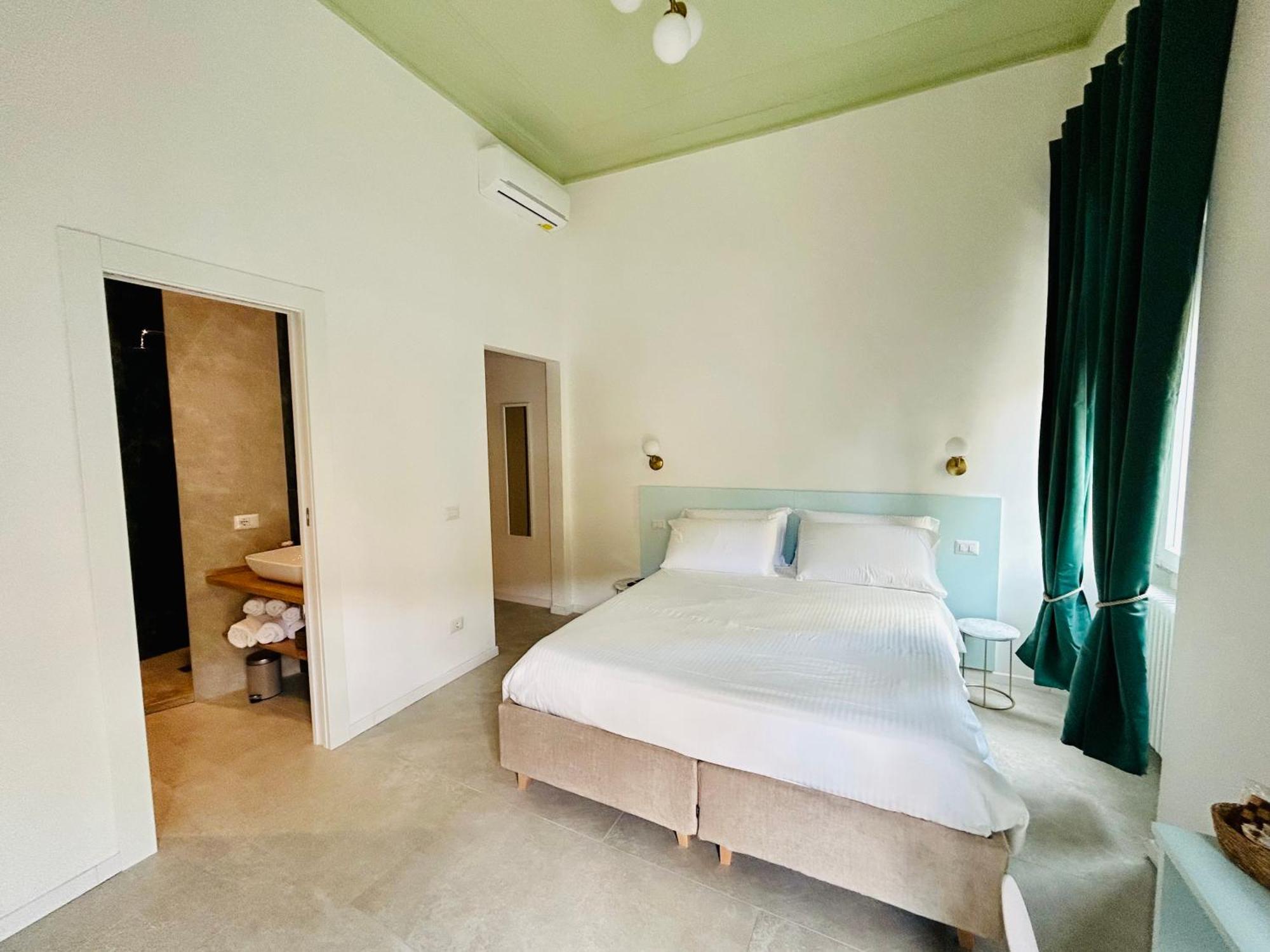 Aura Guest house *